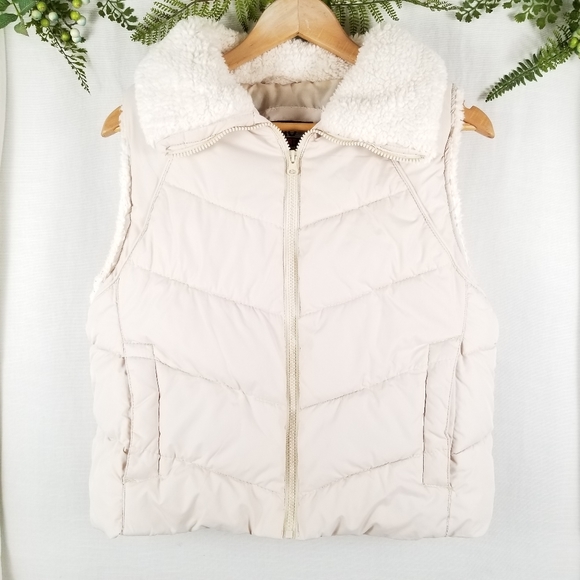 Jackets & Blazers - 🌼Puffer Jacket Vest cream w/ fluffy Collar sz XL